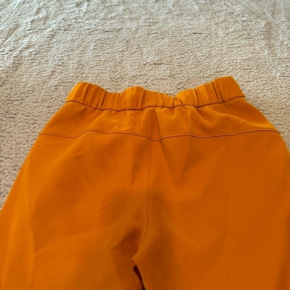LULULEMON •4• On The Fly 7/8 Pants Woven Drawstring Yoga Fools Gold EXC COND - Picture 6 of 9